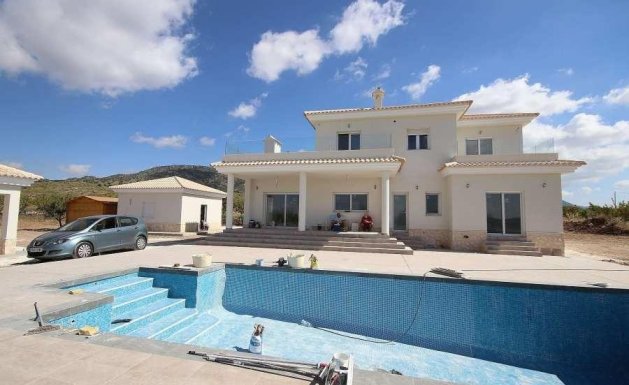 Chalet - Nueva construcción - Pinoso - Pinoso