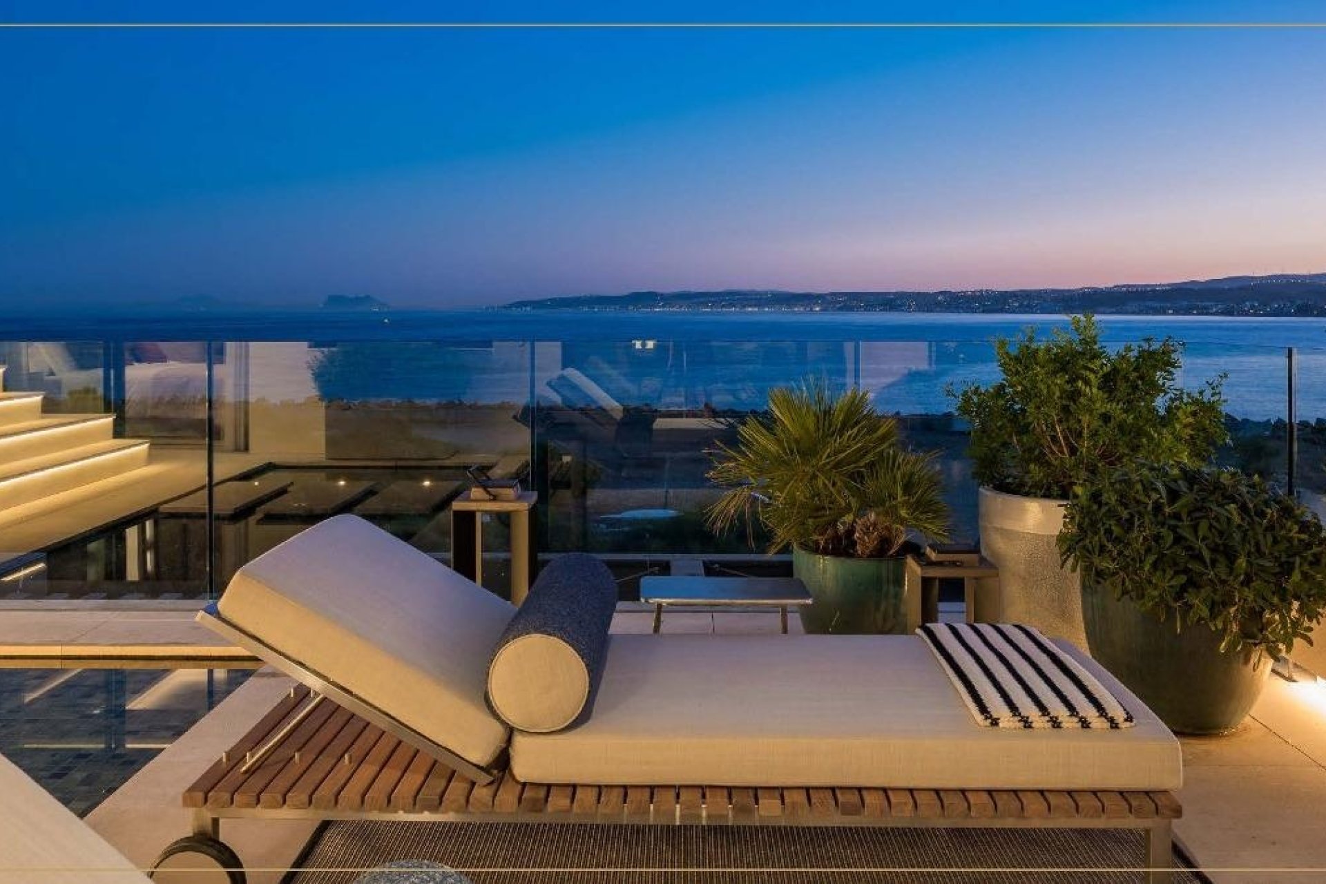 Neuf - APPARTEMENT  - Estepona