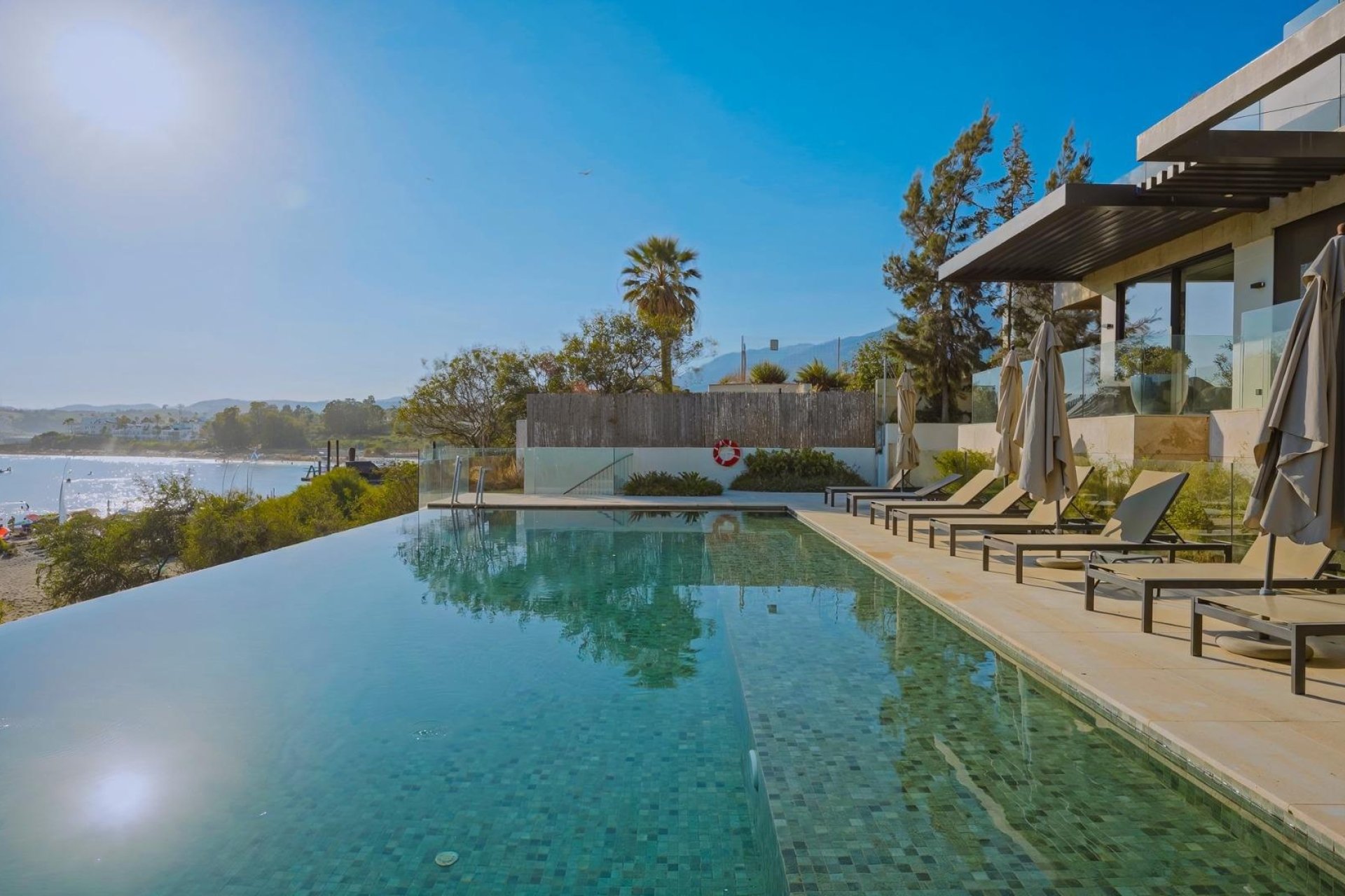 Neuf - APPARTEMENT  - Estepona