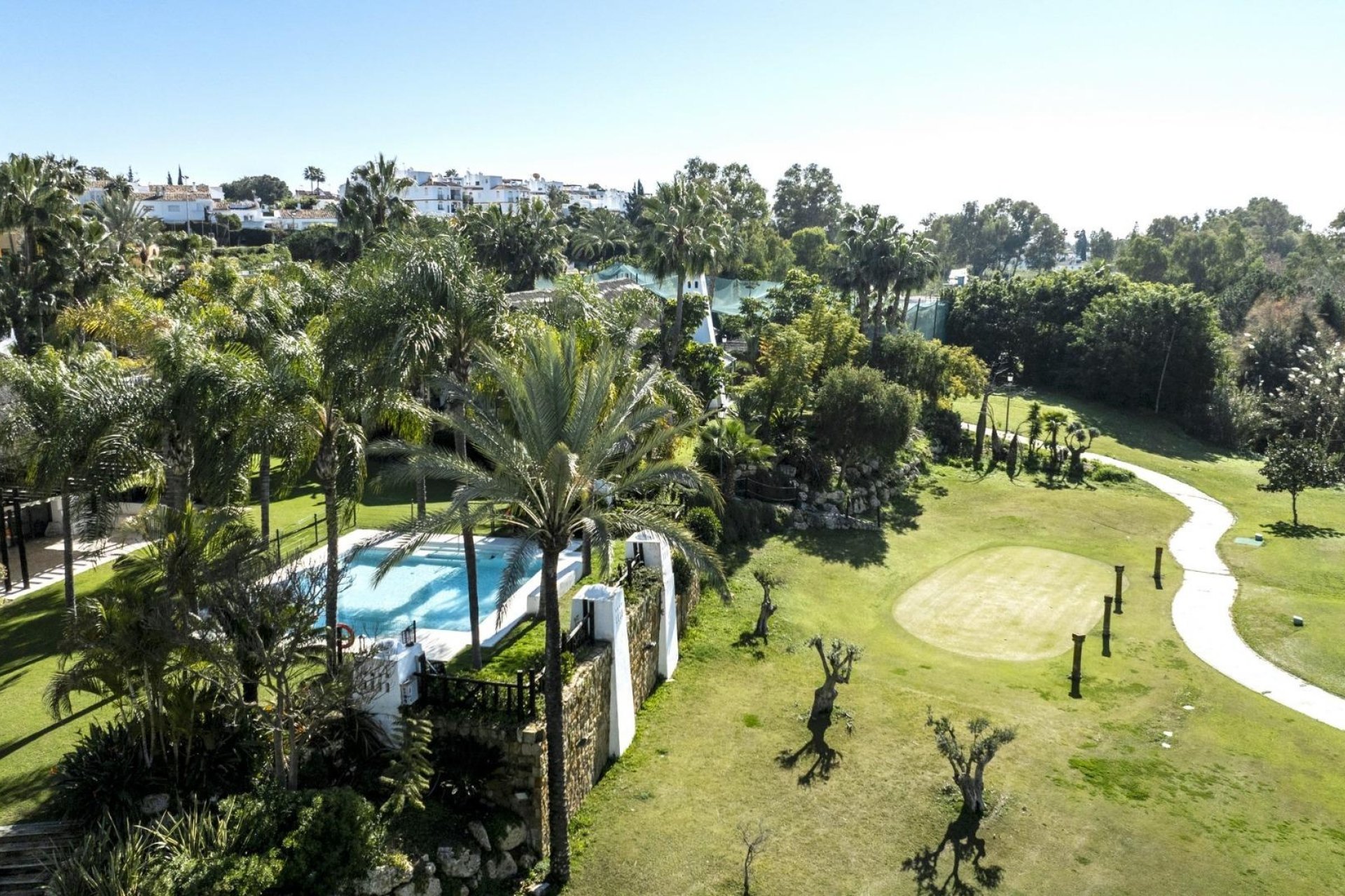 Nueva construcción - Chalet - Estepona