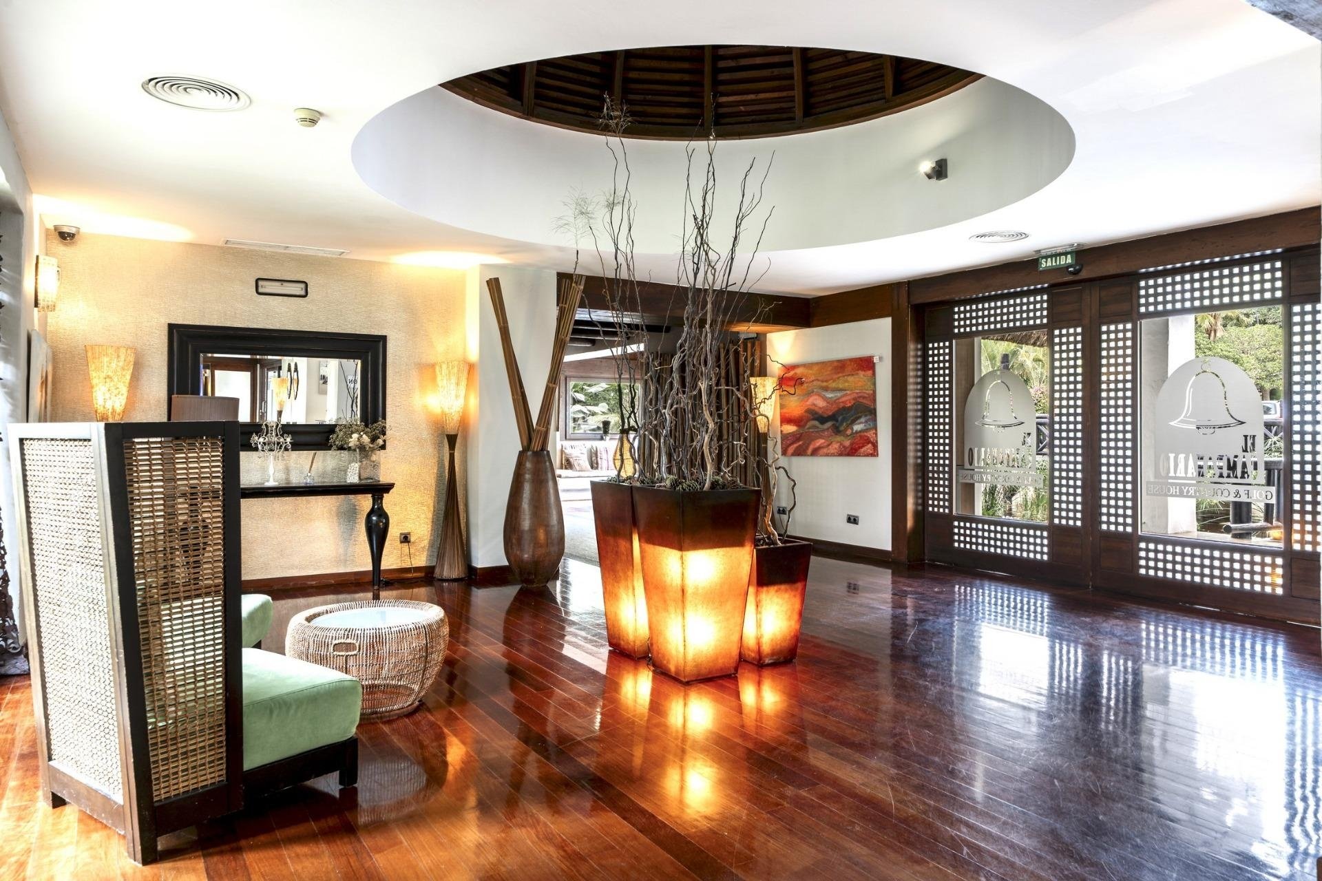 Nueva construcción - Chalet - Estepona