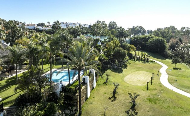 Nueva construcción - Chalet - Estepona