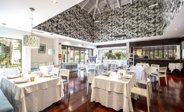 Nueva construcción - Chalet - Estepona