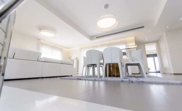 Nueva construcción - Chalet - Orihuela Costa