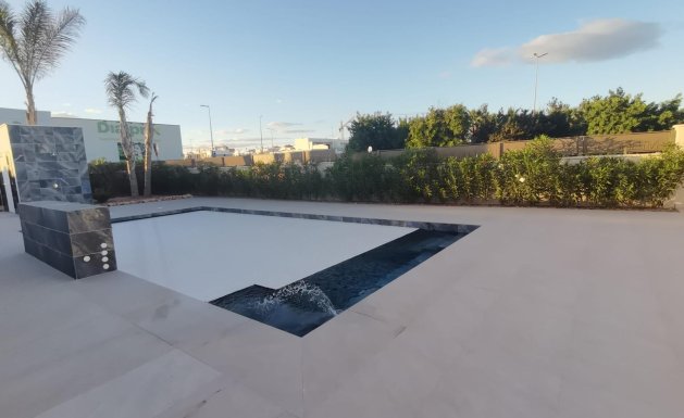 Nueva construcción - Chalet - Los Montesinos